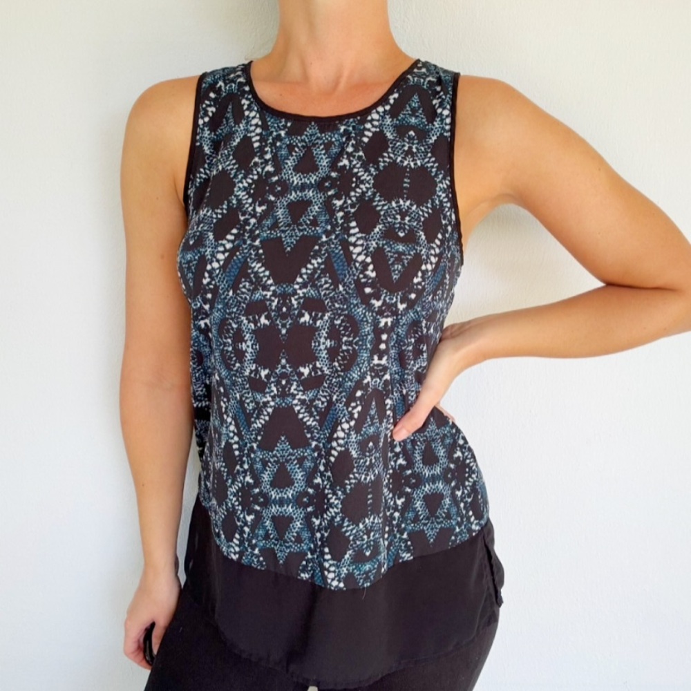 Banana Republic black teal snake print sleeveless lightweight blouse size small